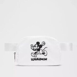 DISNEY X LULULEMON *EVERYWHERE BELT BAG 1L MICKEY IN MOTION GRAPHIC